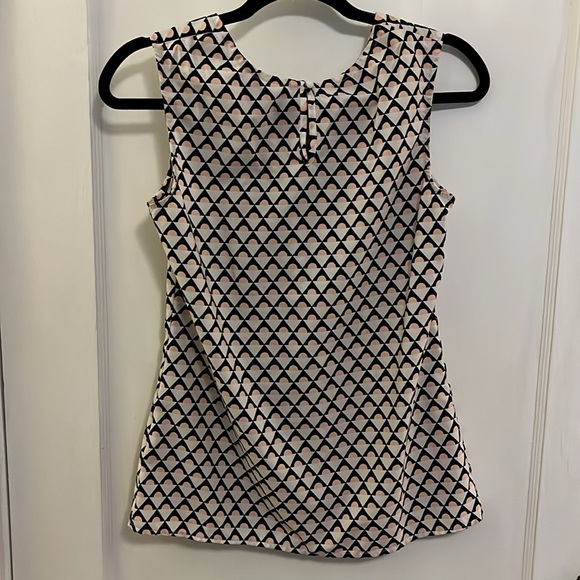 Sleeveless Merona Blouse with Navy and Pink Abstract Pattern (Women’s Small) - Picture 2 of 6